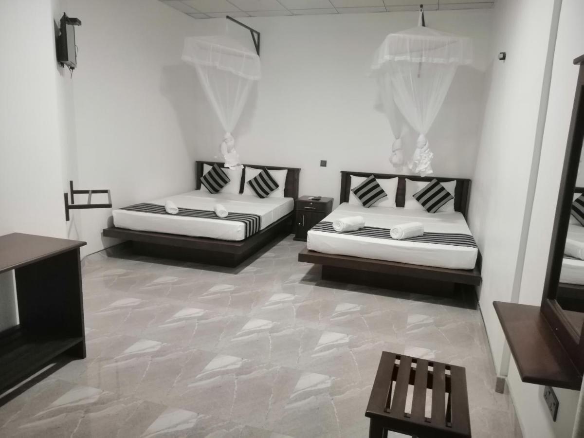 Induwara Safari Resort 达瓦拉维 外观 照片