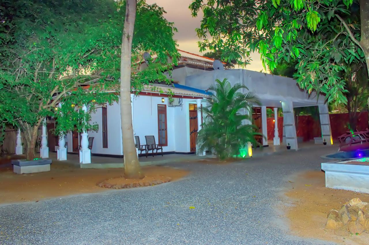 Induwara Safari Resort 达瓦拉维 外观 照片