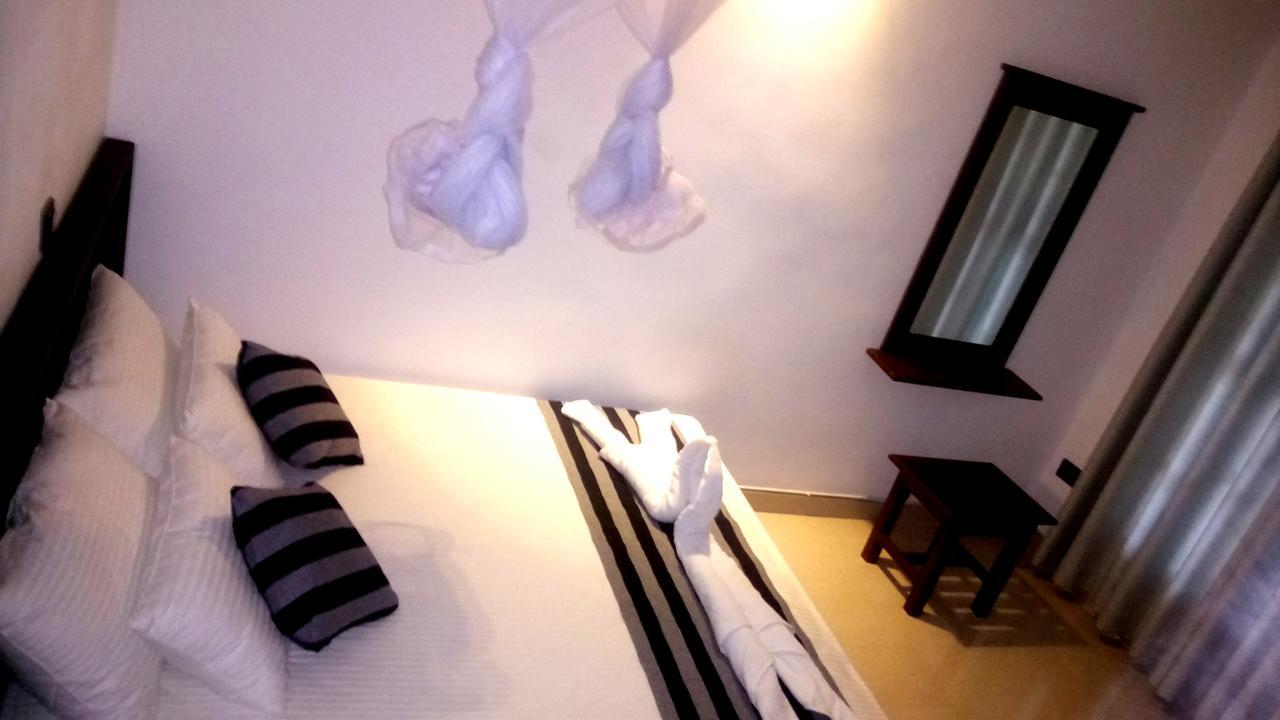 Induwara Safari Resort 达瓦拉维 外观 照片