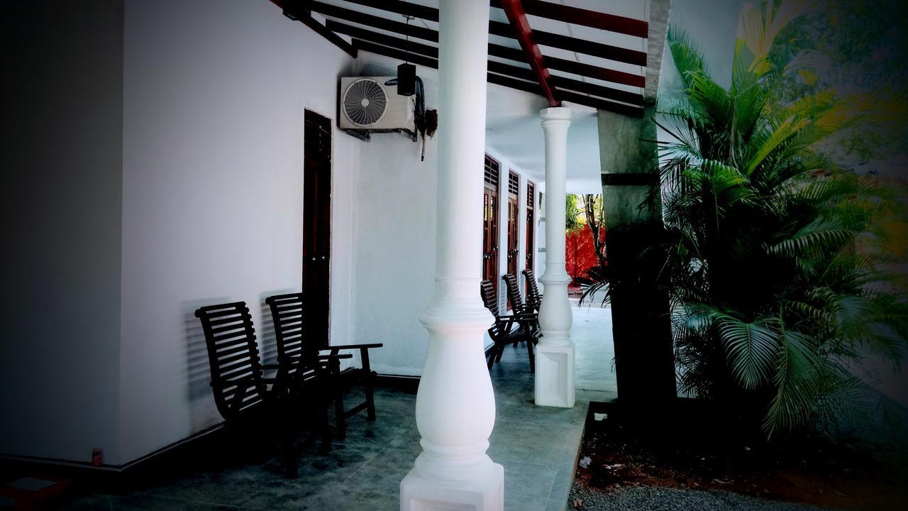 Induwara Safari Resort 达瓦拉维 外观 照片