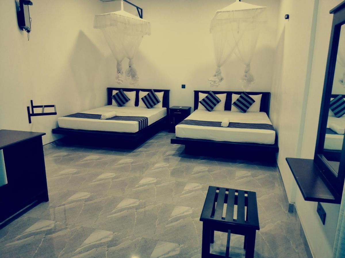 Induwara Safari Resort 达瓦拉维 外观 照片